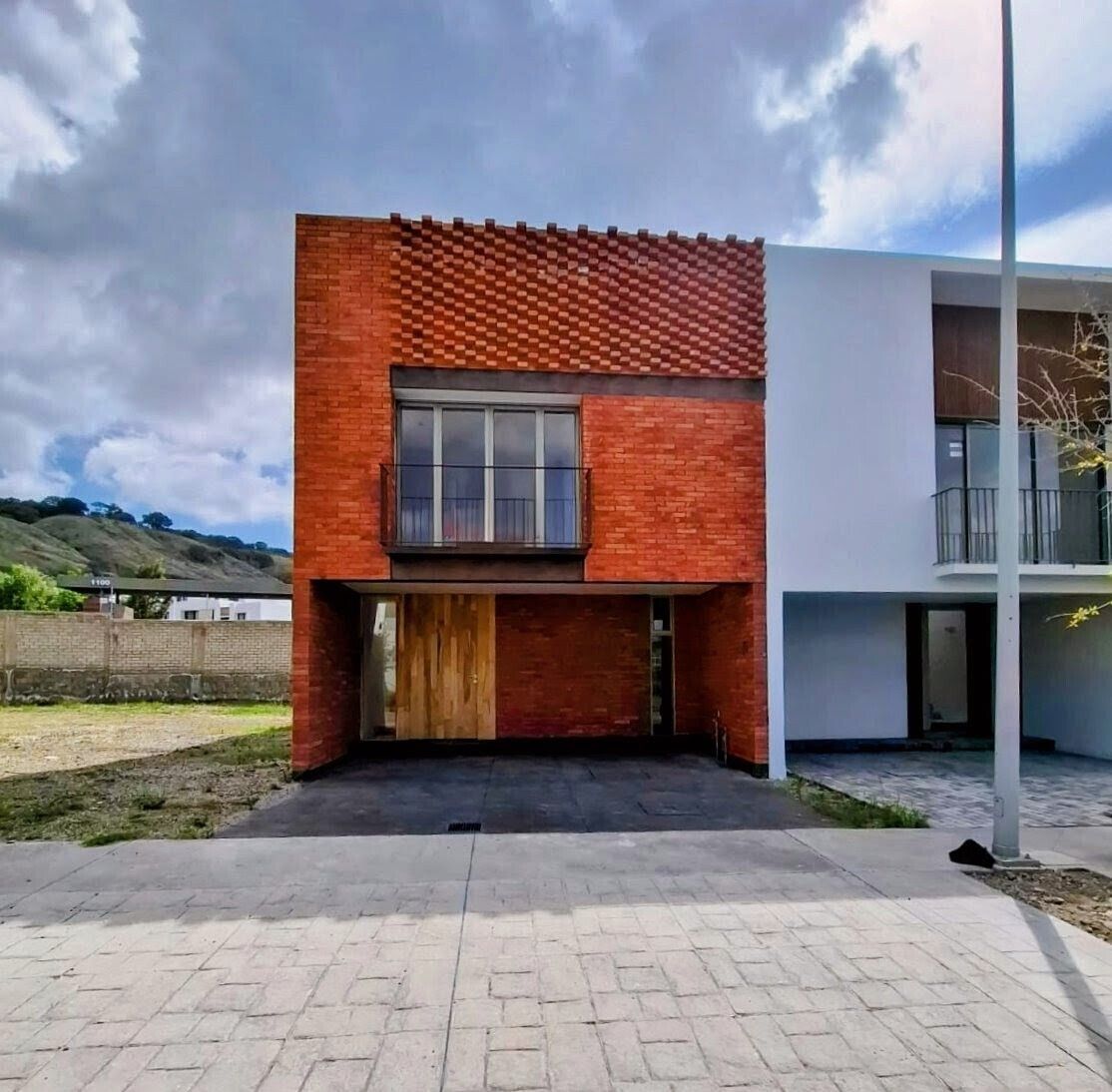 ESPECTACULAR RESIDENCIA EN EN EL EDEN AL SUR DE GUADALAJARA ENTREGA INMEDIATA - foto 2
