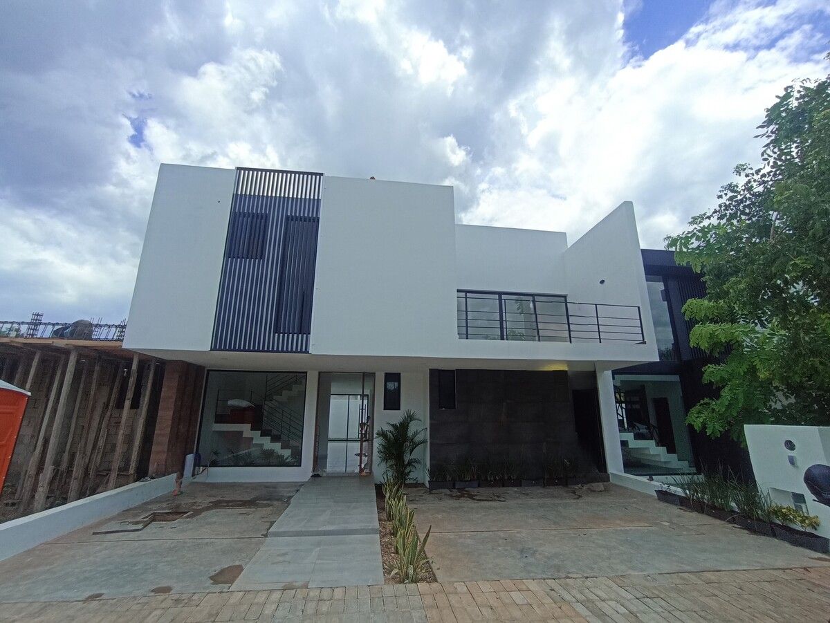 1 of 11: fachada PRINCIPAL