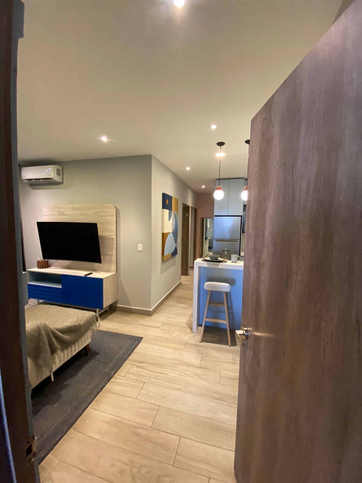 1 of 11: Entrada al departamento