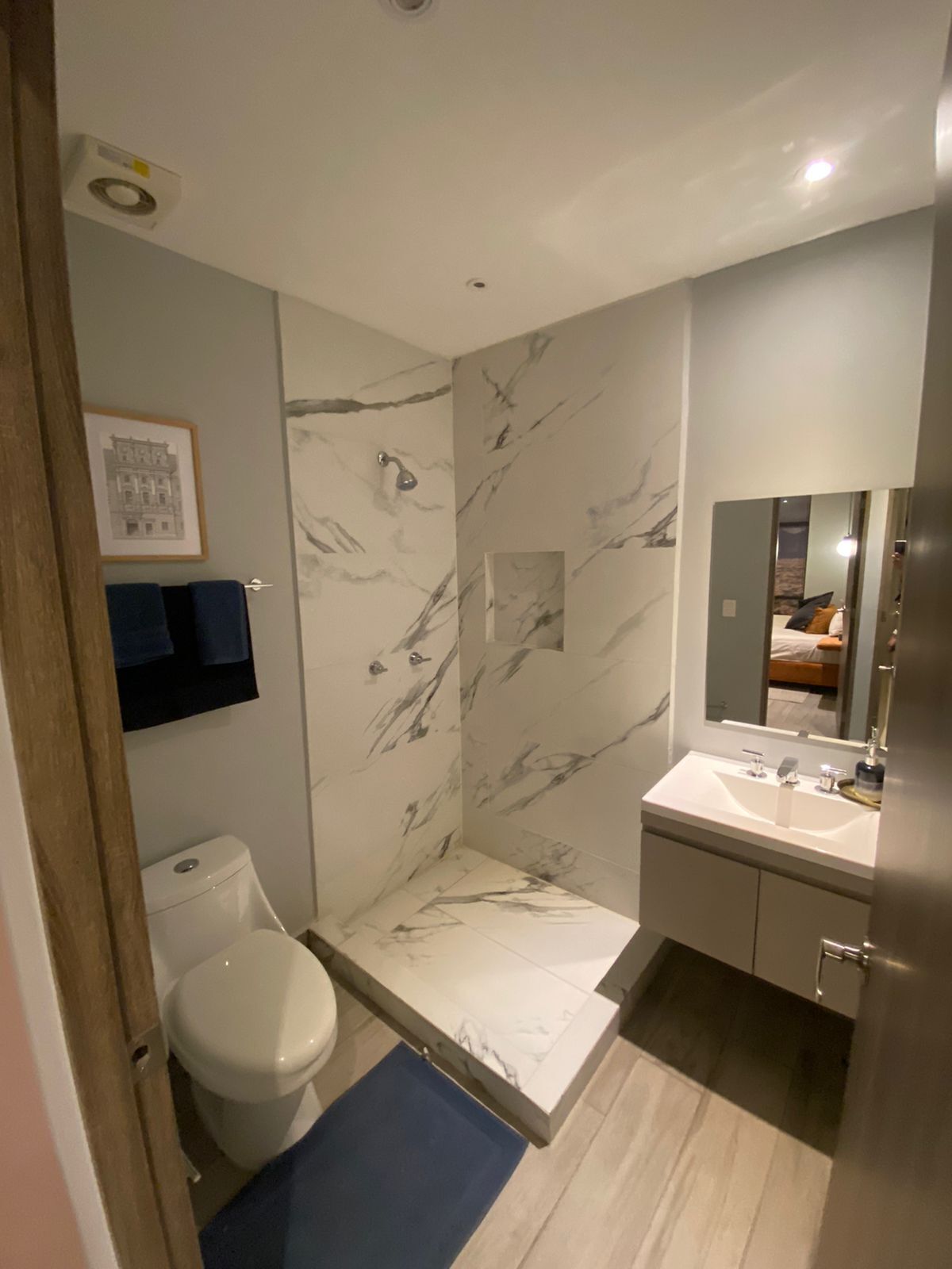 7 of 11: Primer baño