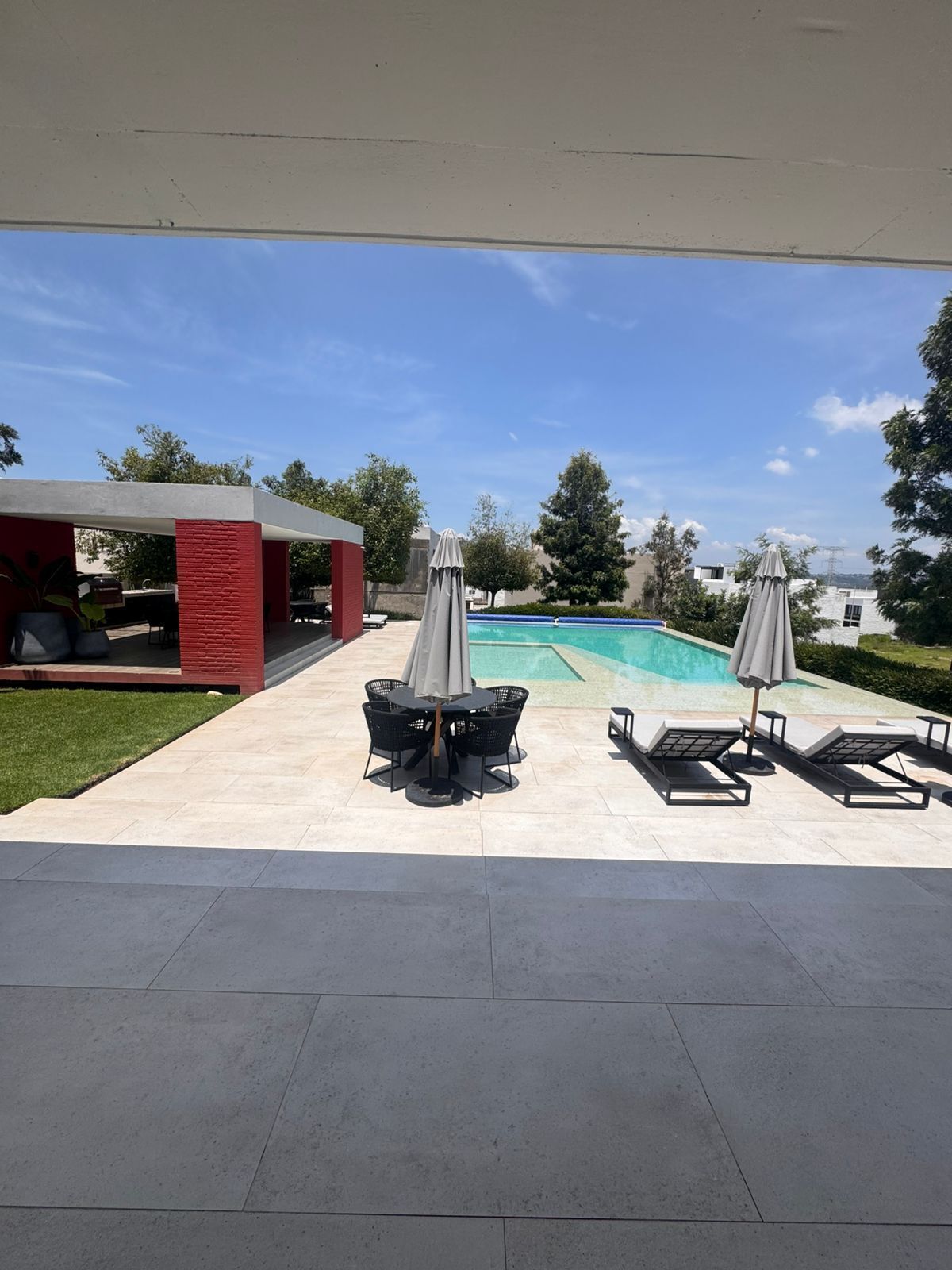 2 of 39: Casa club con alberca