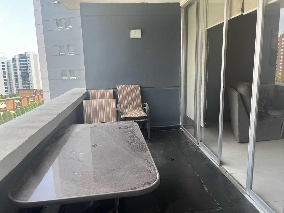 6 of 22: Terraza