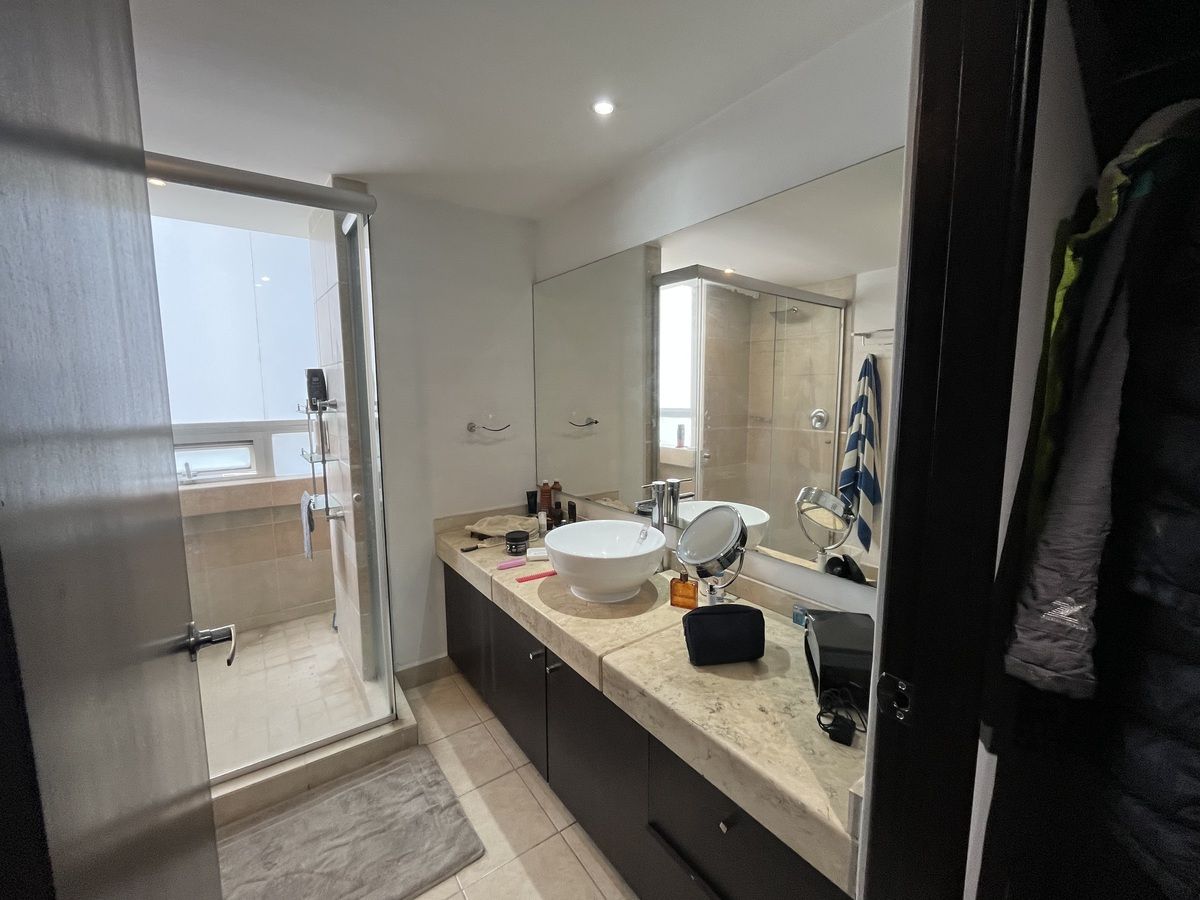 8 of 22: Baño1