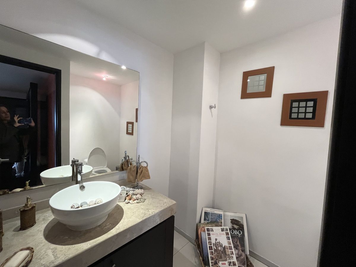 16 of 22: Baño visitas