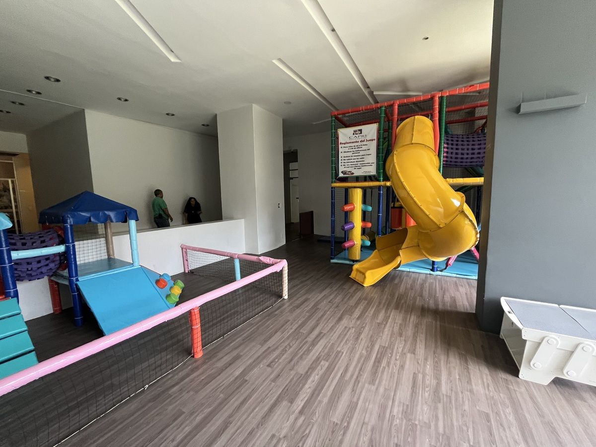 18 of 22: Juegos infantiles