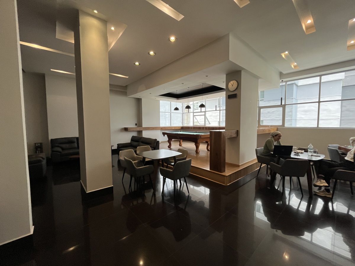 22 of 22: Salón adultos