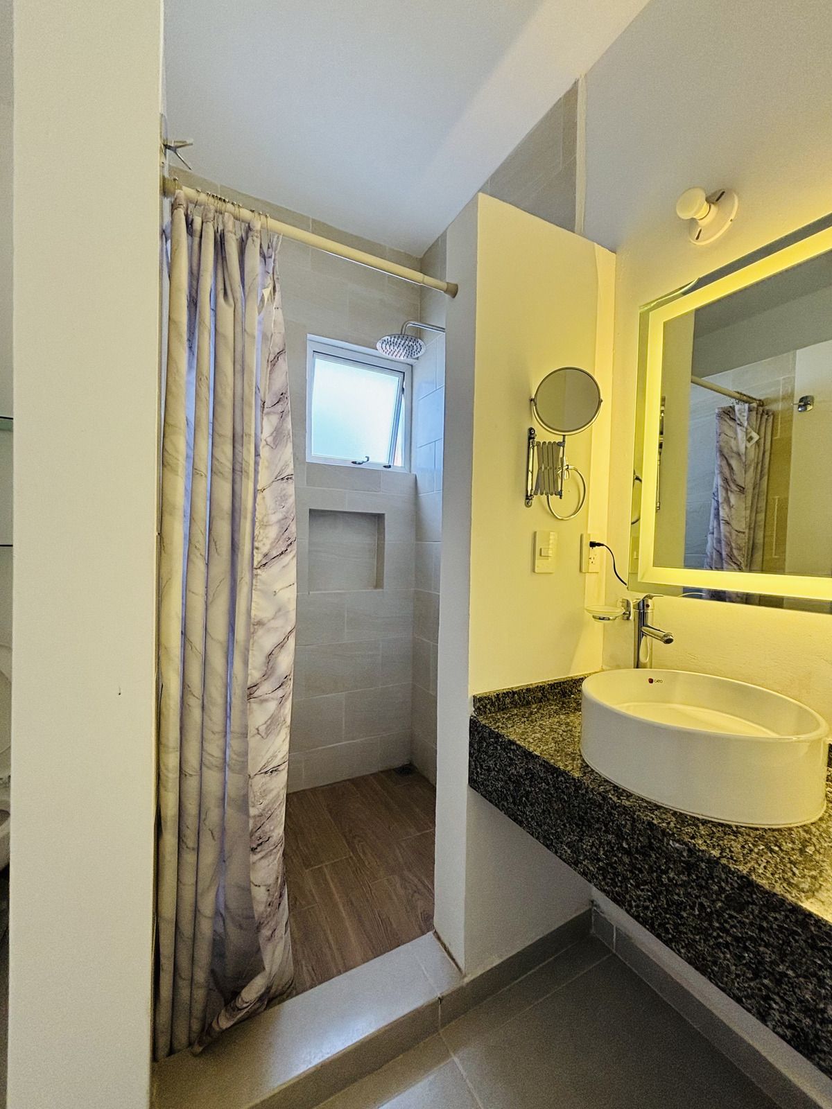 9 of 21: baño principal