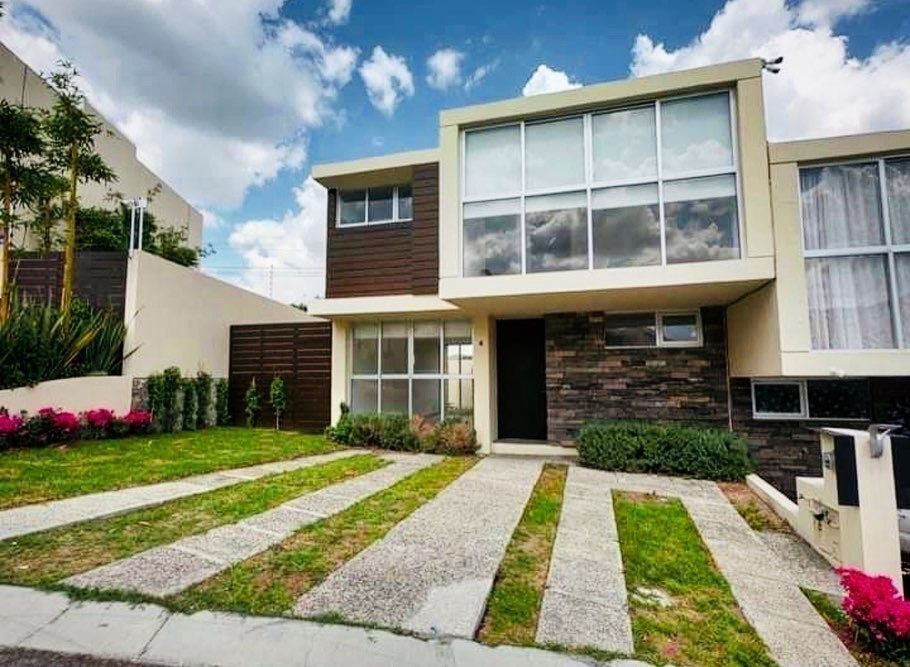 Venta de casa en privada en Real de Juriquilla muy cerca del Club Casa Blanca