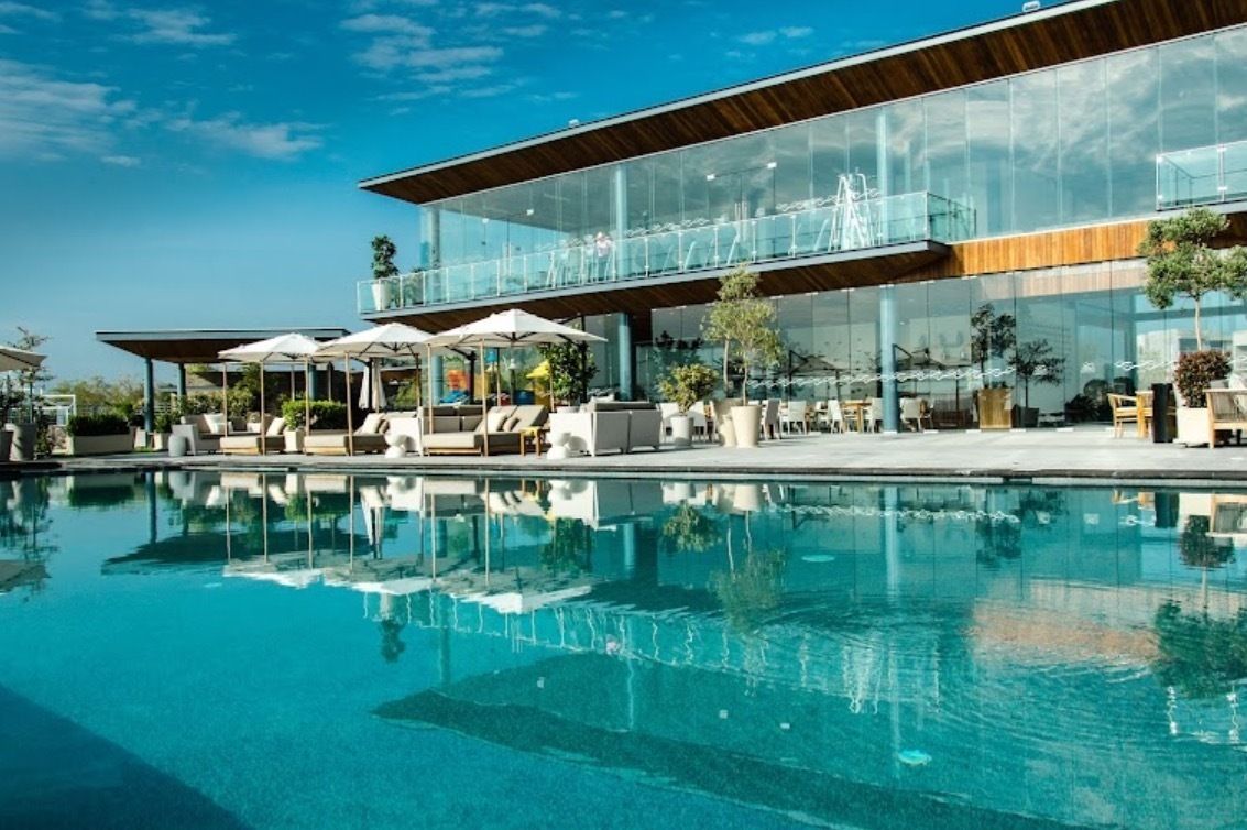 4 of 13: Casa Club