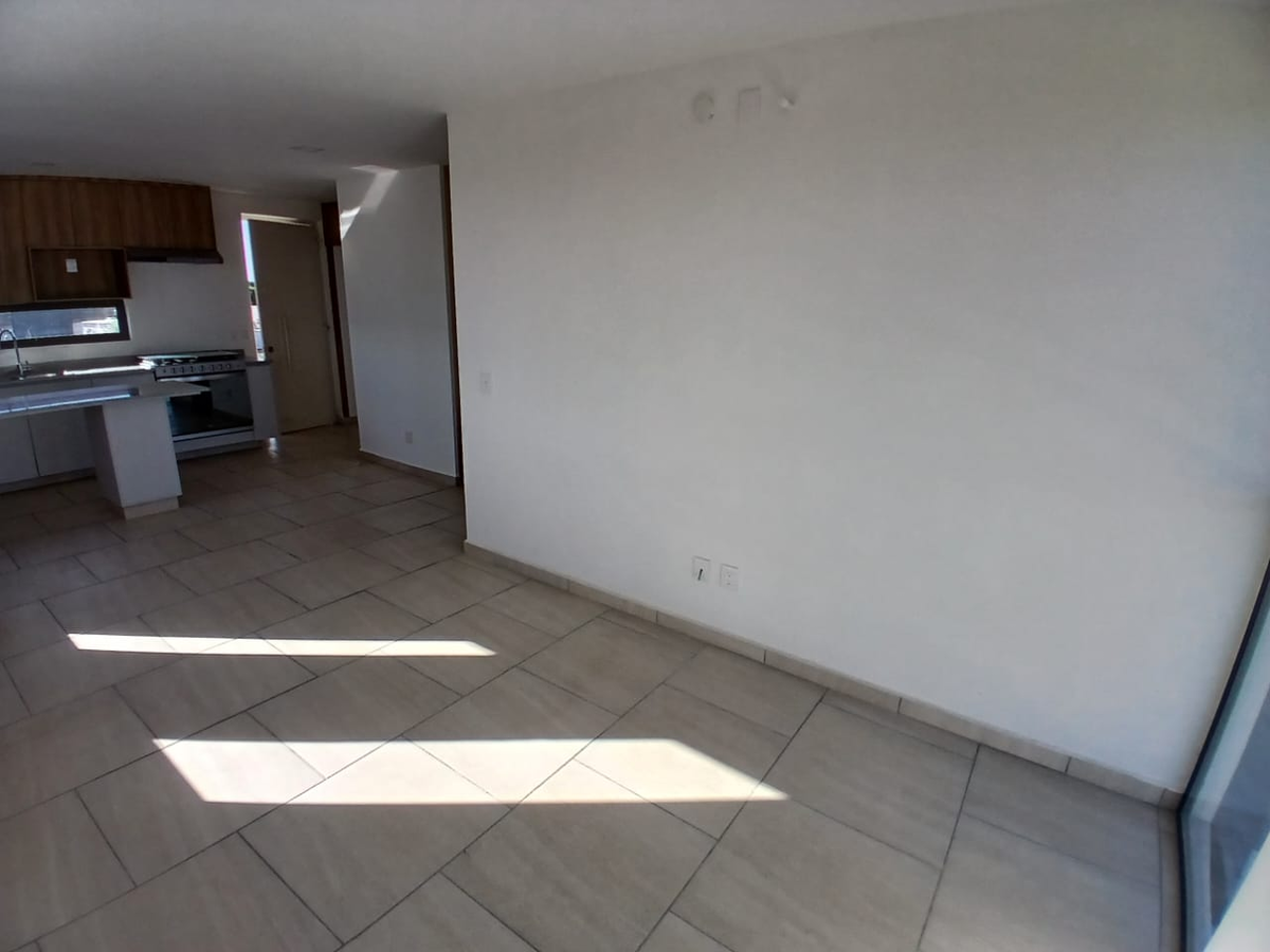 4 de 13: Sala y comedor