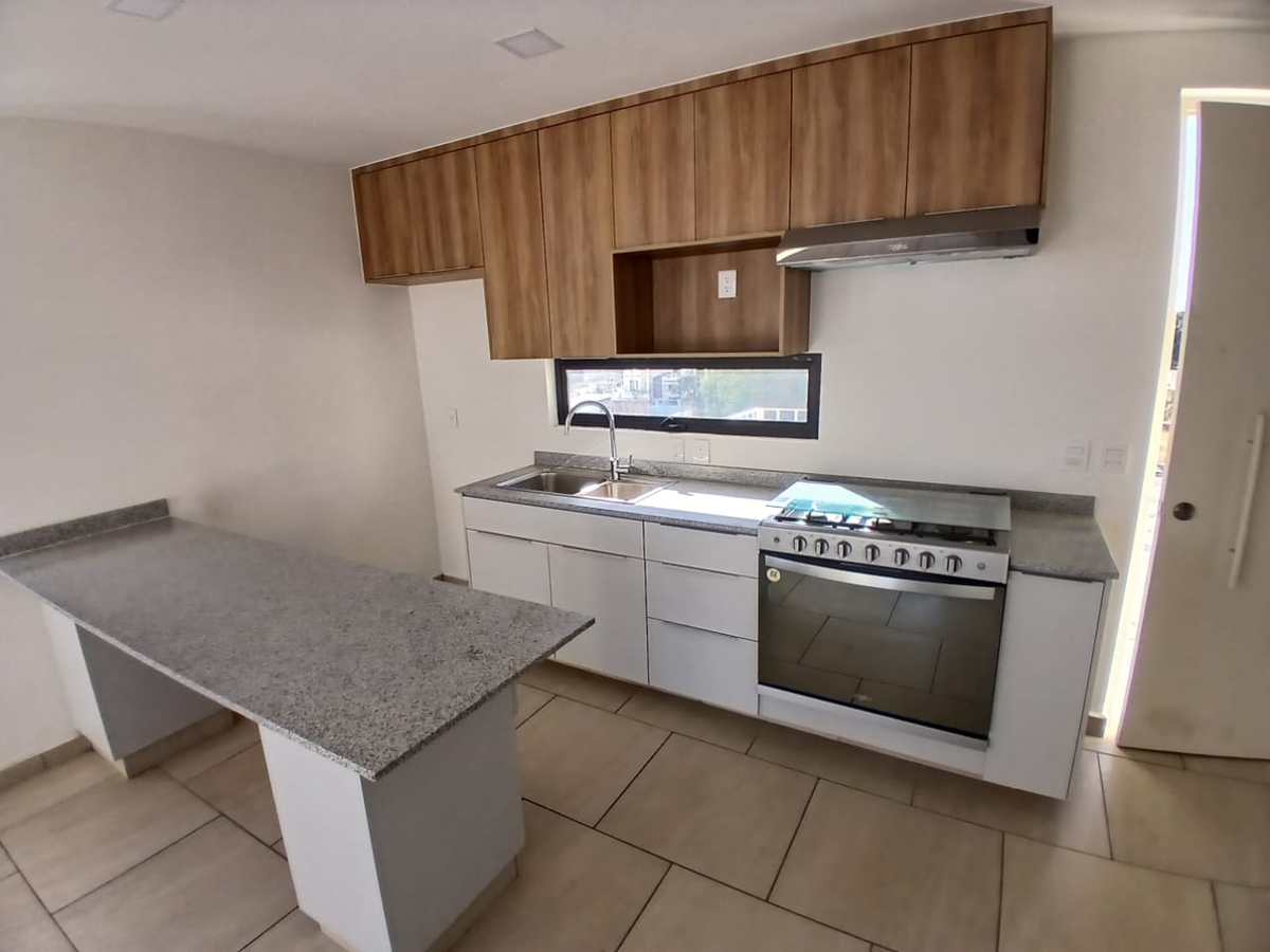 3 de 13: Cocina equipada, barra, estufa y campana