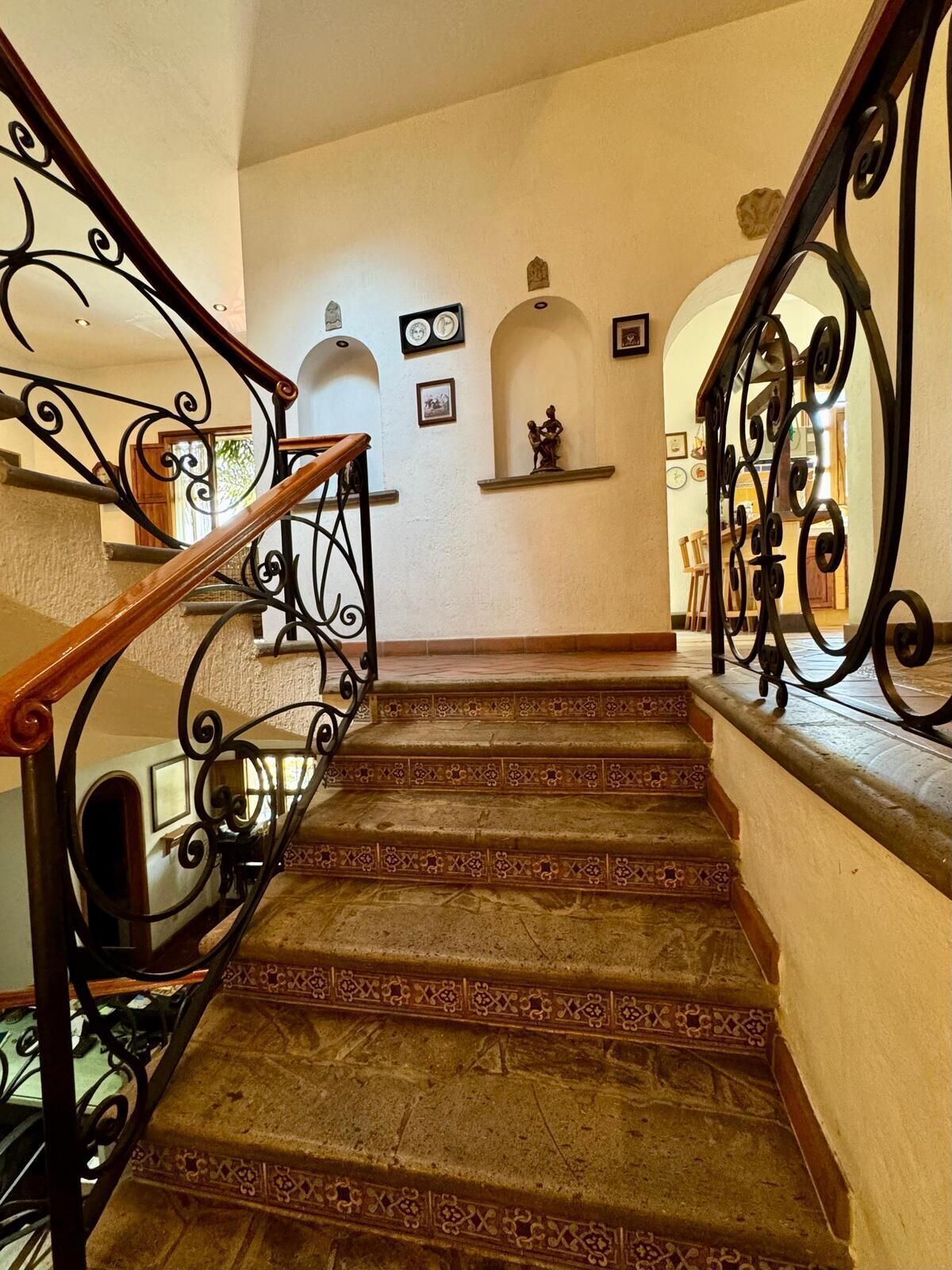 8 of 32: DESCANSO CON DETALLES DECORATIVOS