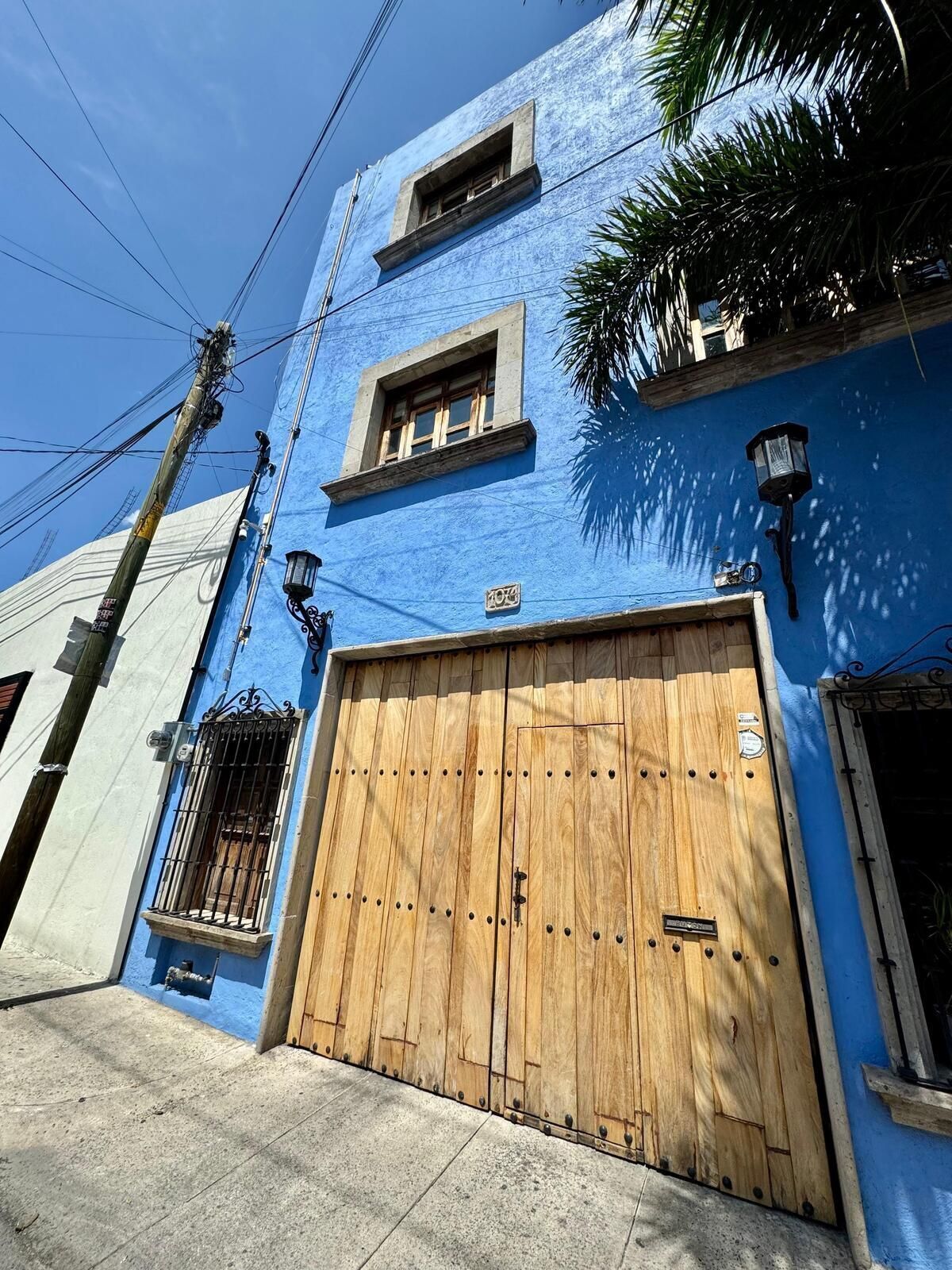 23 of 32: FACHADA PRINCIPAL