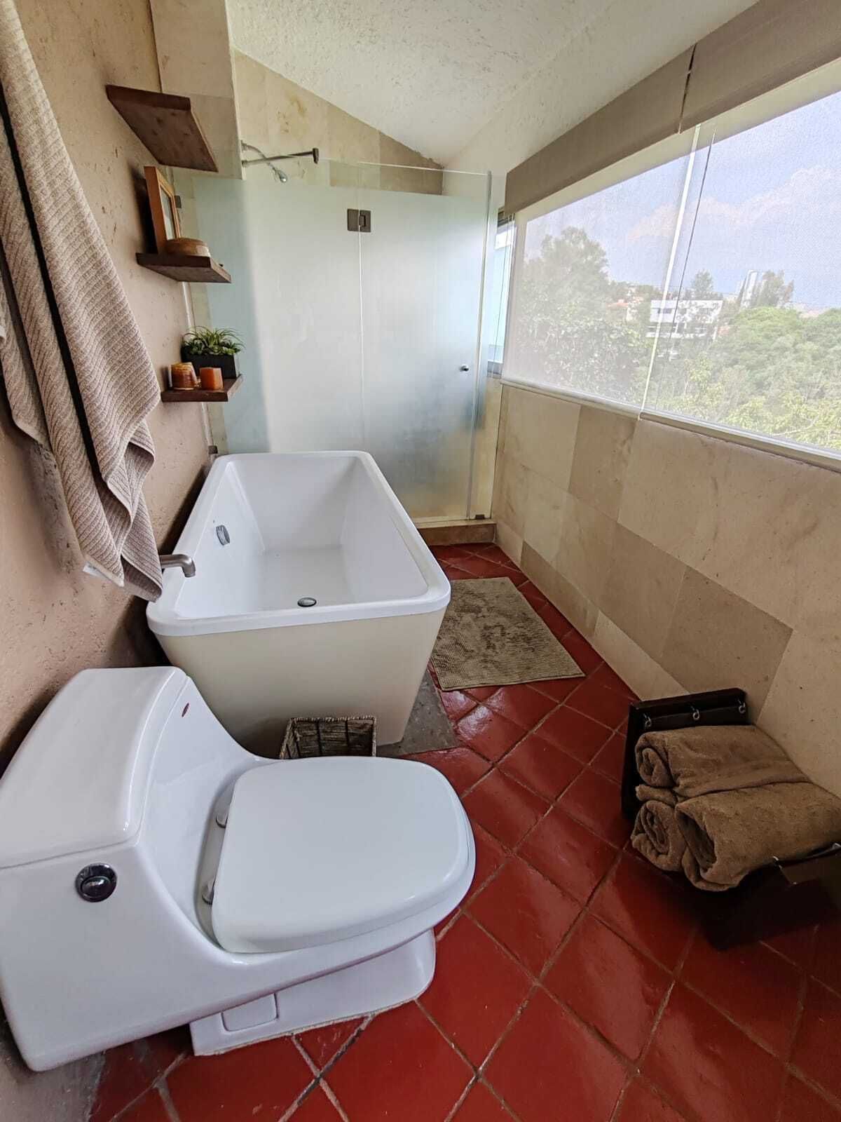 2 of 15: Baño Hab Pricipal