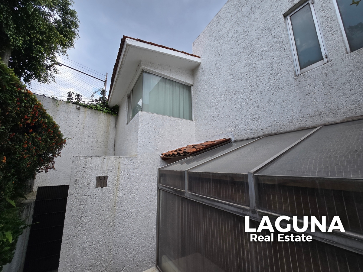 2 of 18: Fachada Panorámica.