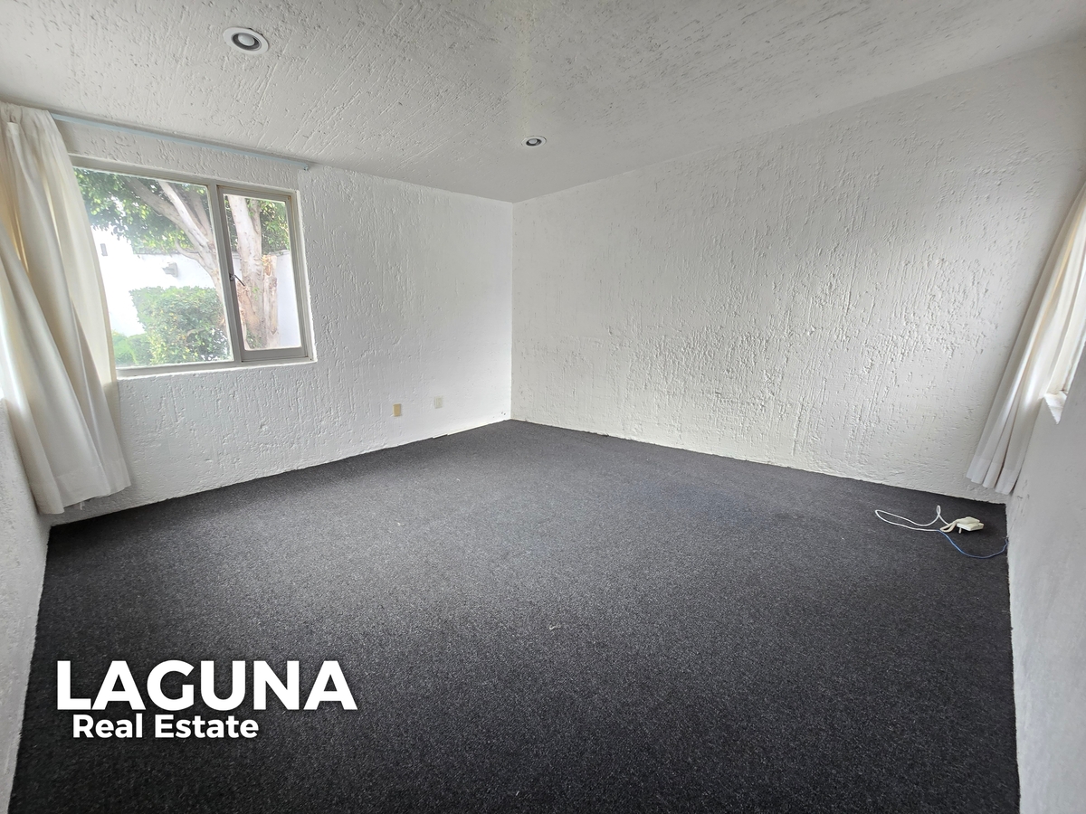 9 of 18: Recamara Principal con iluminación natural.