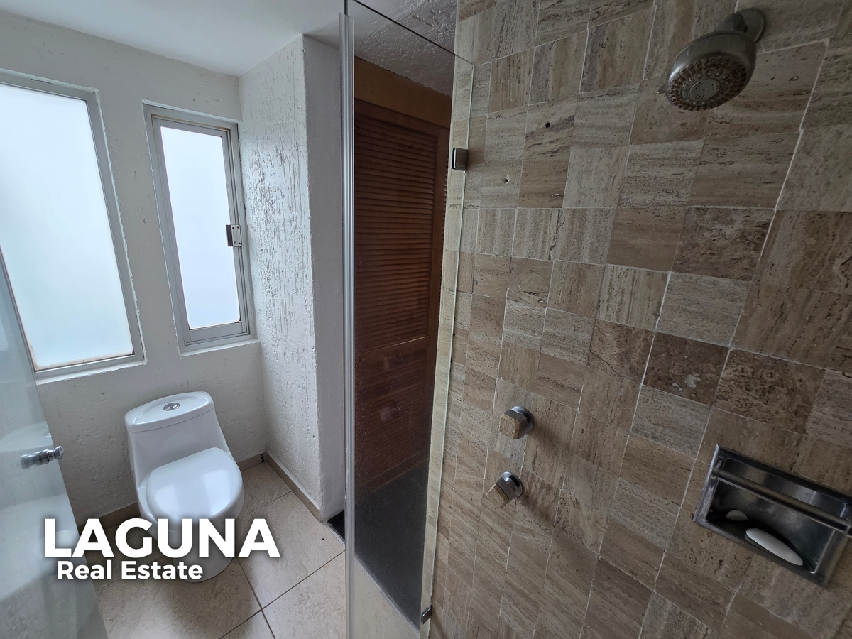 11 of 18: Baño Recamara Principal.