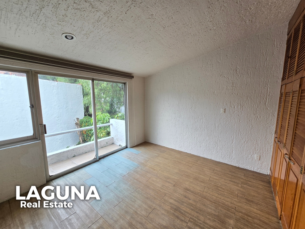 12 of 18: Segunda Recamara con Closet y Balcón.