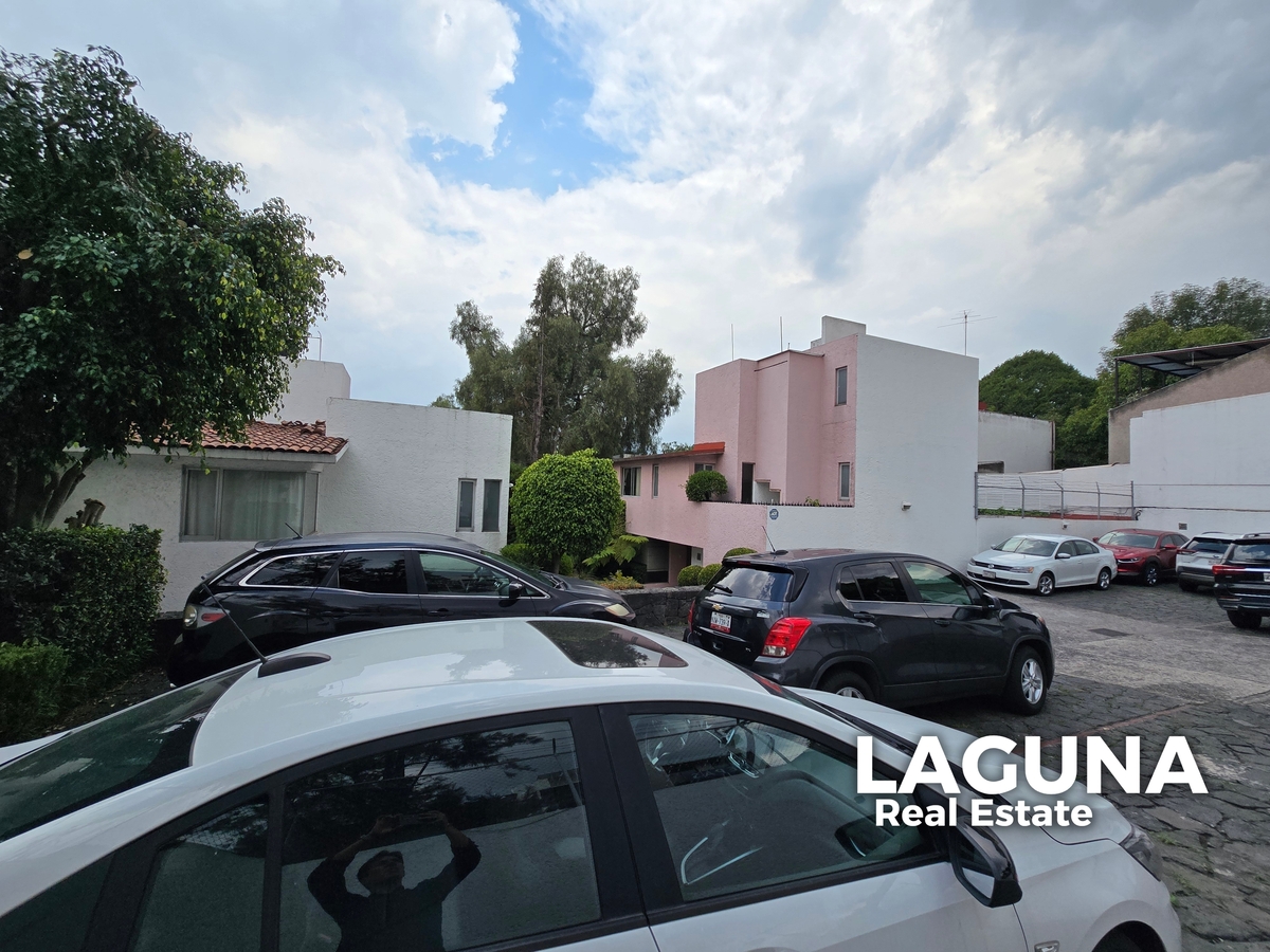 15 of 18: Area de Estacionamiento.