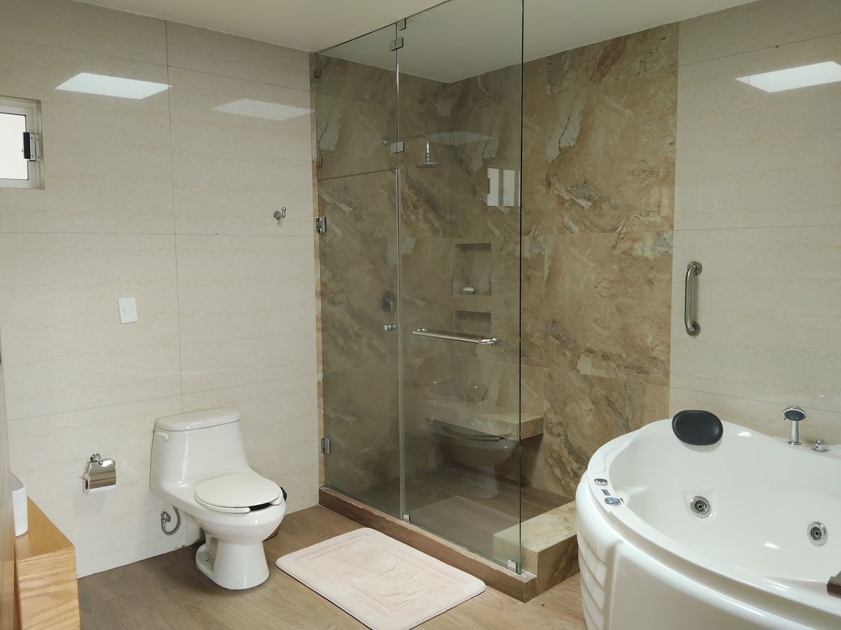 23 de 43: Baño recamara principal
