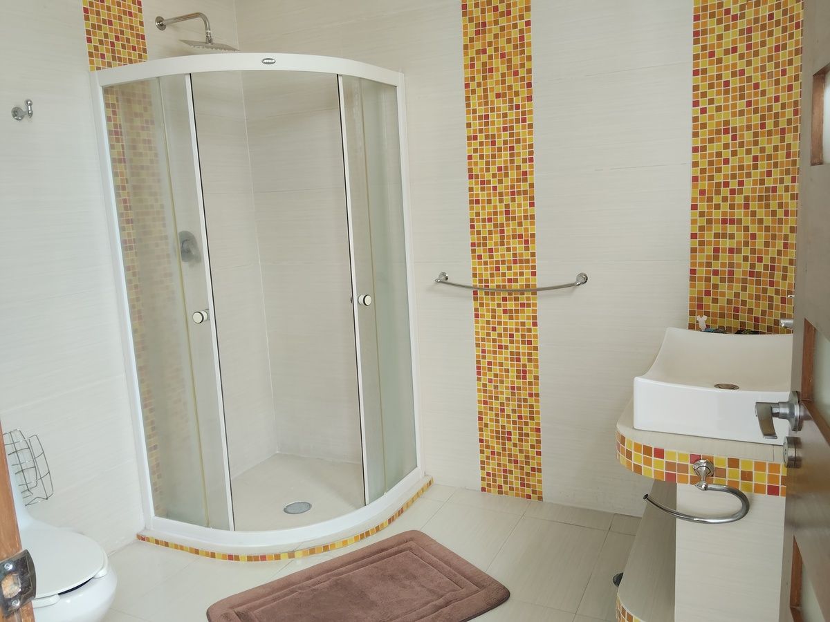 31 de 43: Baño recamara infantil