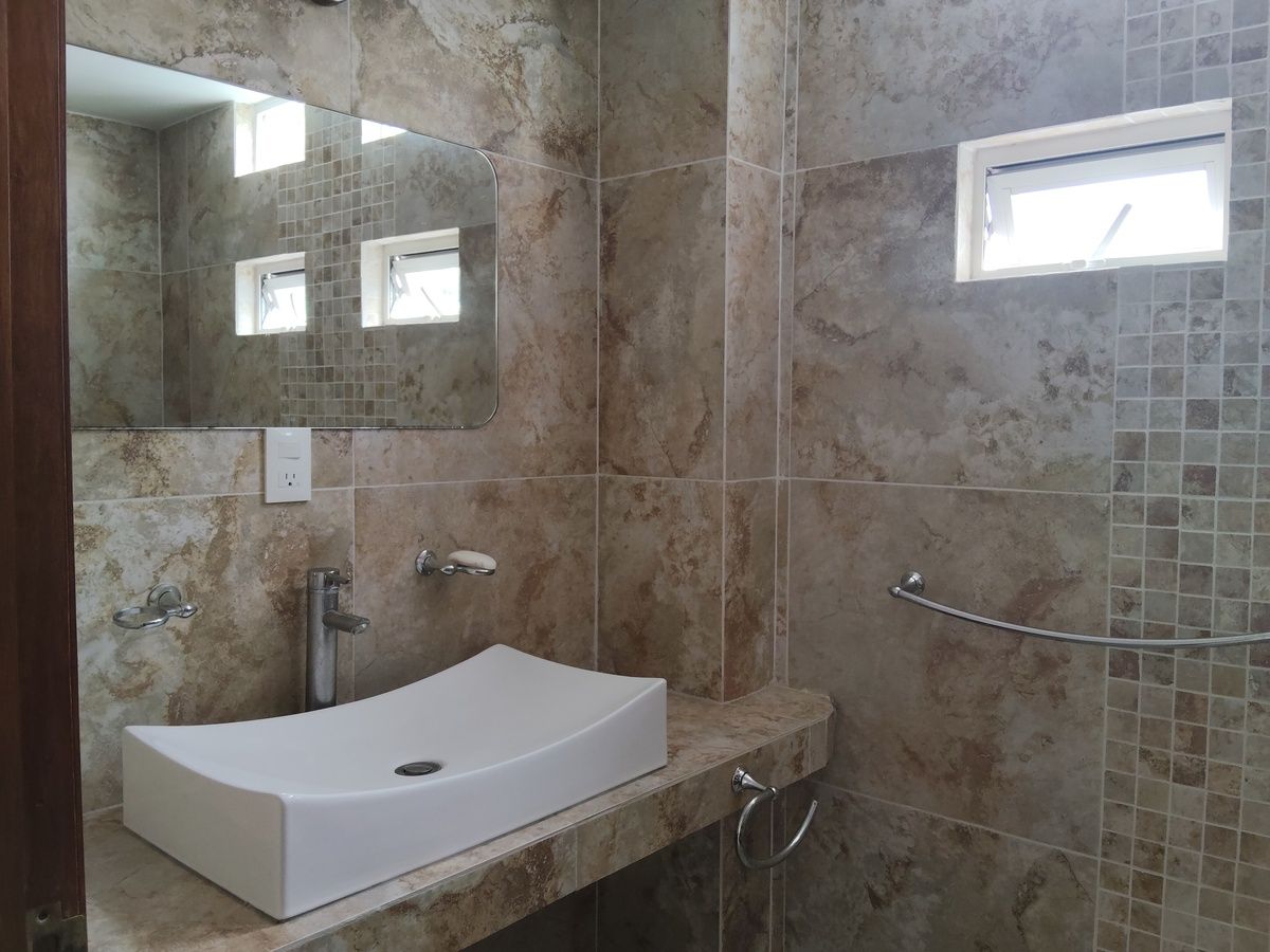 19 de 43: Baño de primer piso