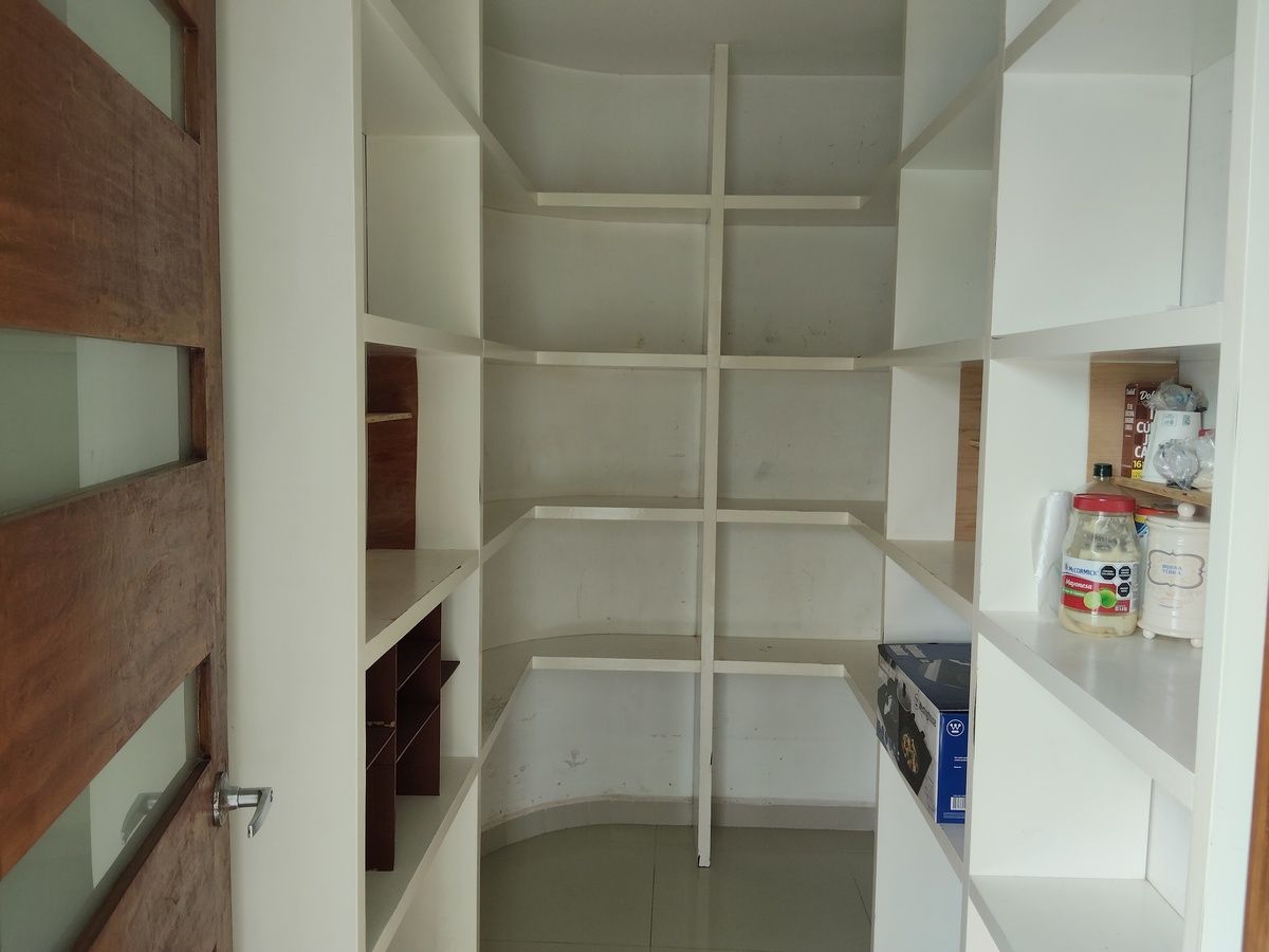 14 de 43: Cuarto de despensa
