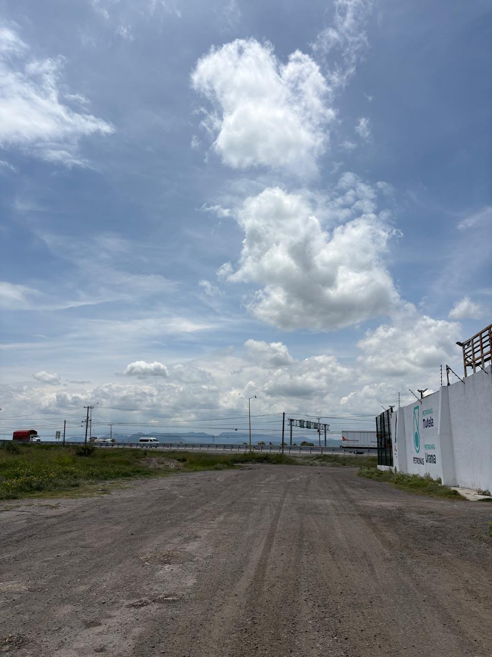 23 of 28: Calle Acceso