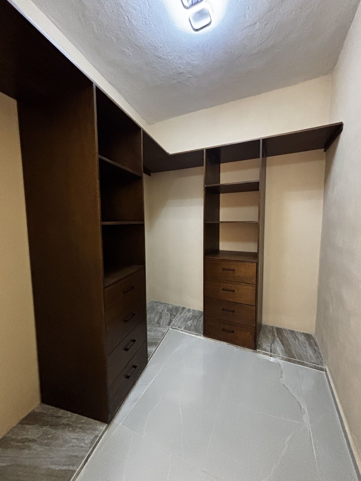 10 de 17: Closet Vestidor