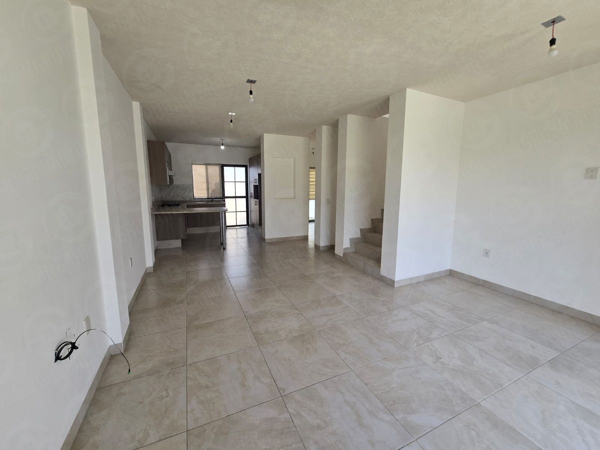 2 of 19: AREA DE SALA-COMEDOR