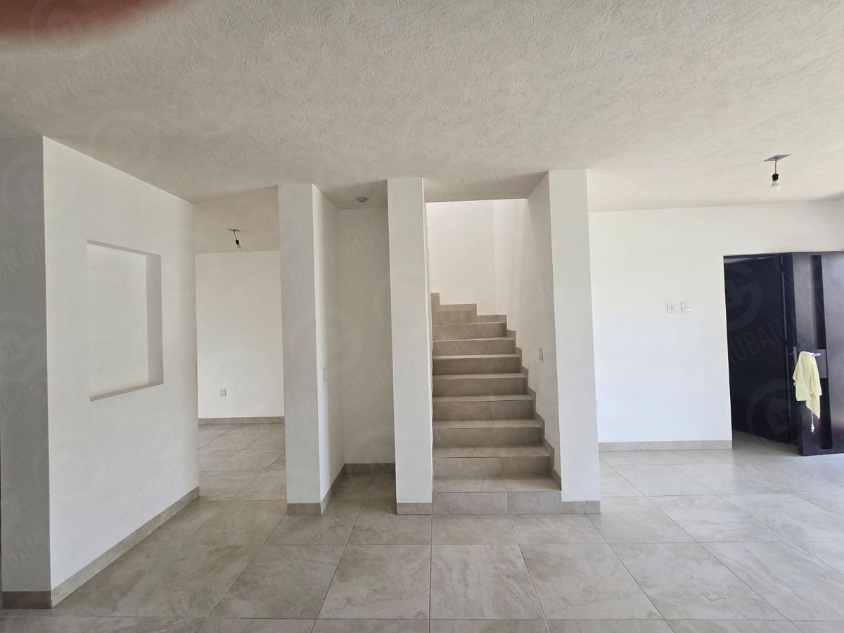3 of 19: AREA DE SALA-COMEDOR