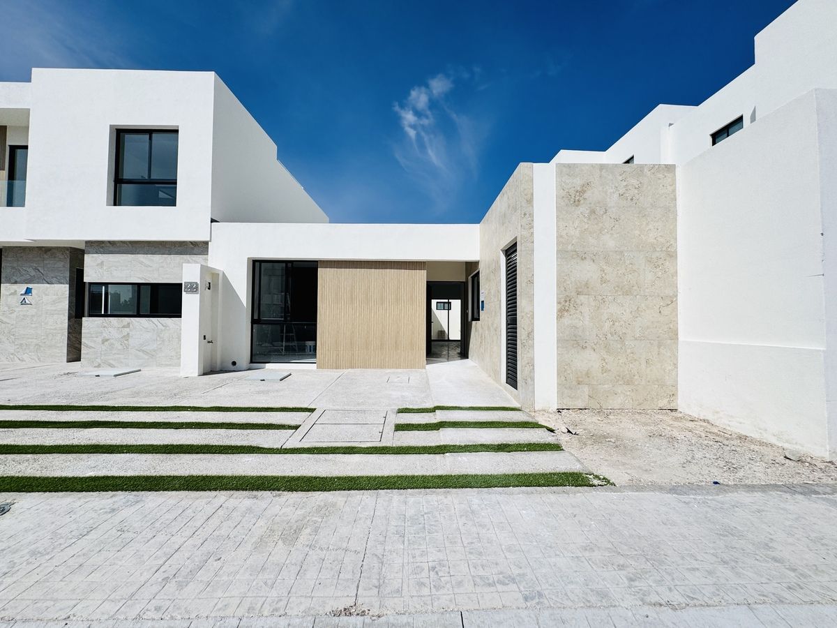 1 of 16: Fachada