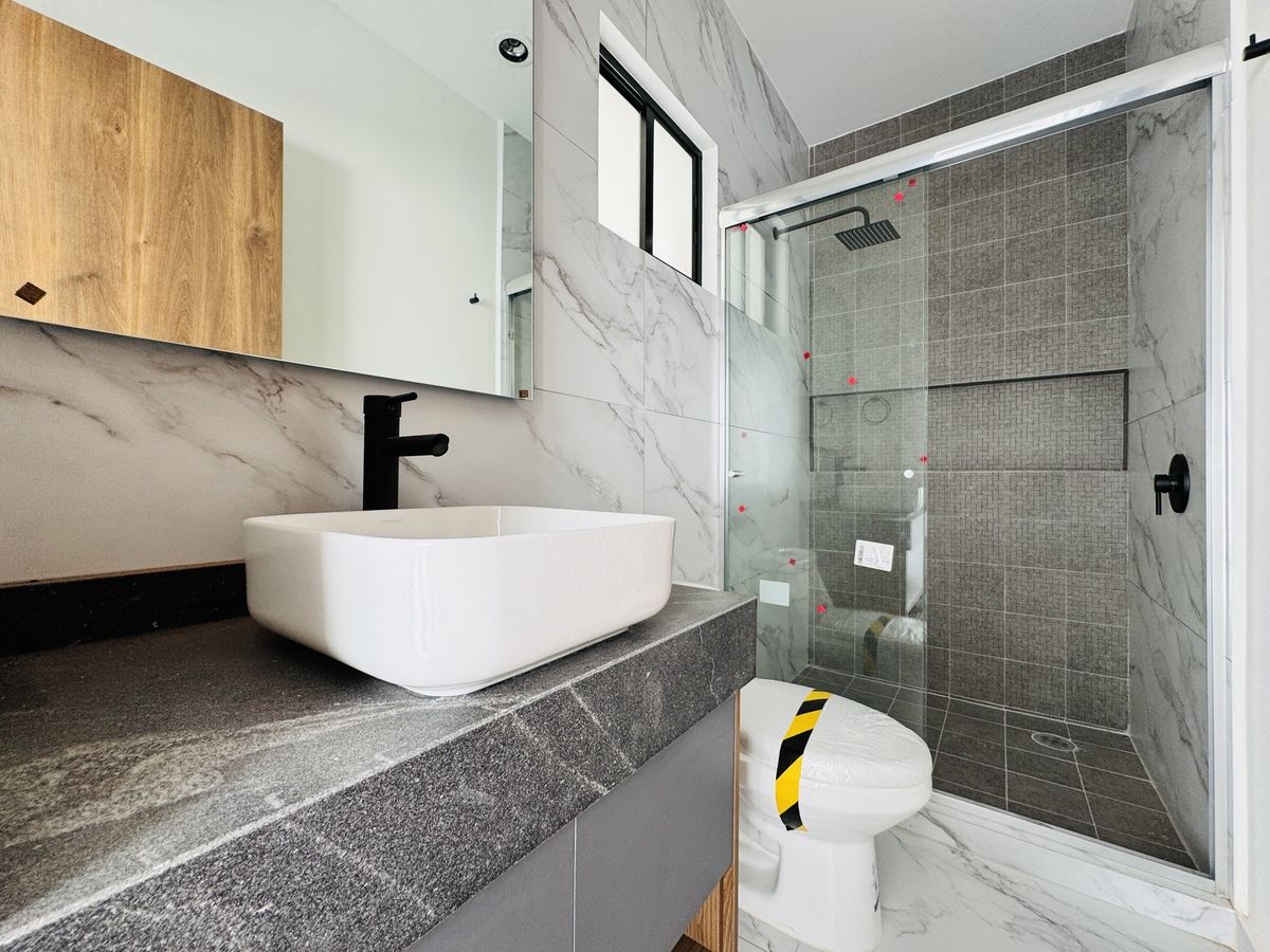 4 of 16: Baño completo