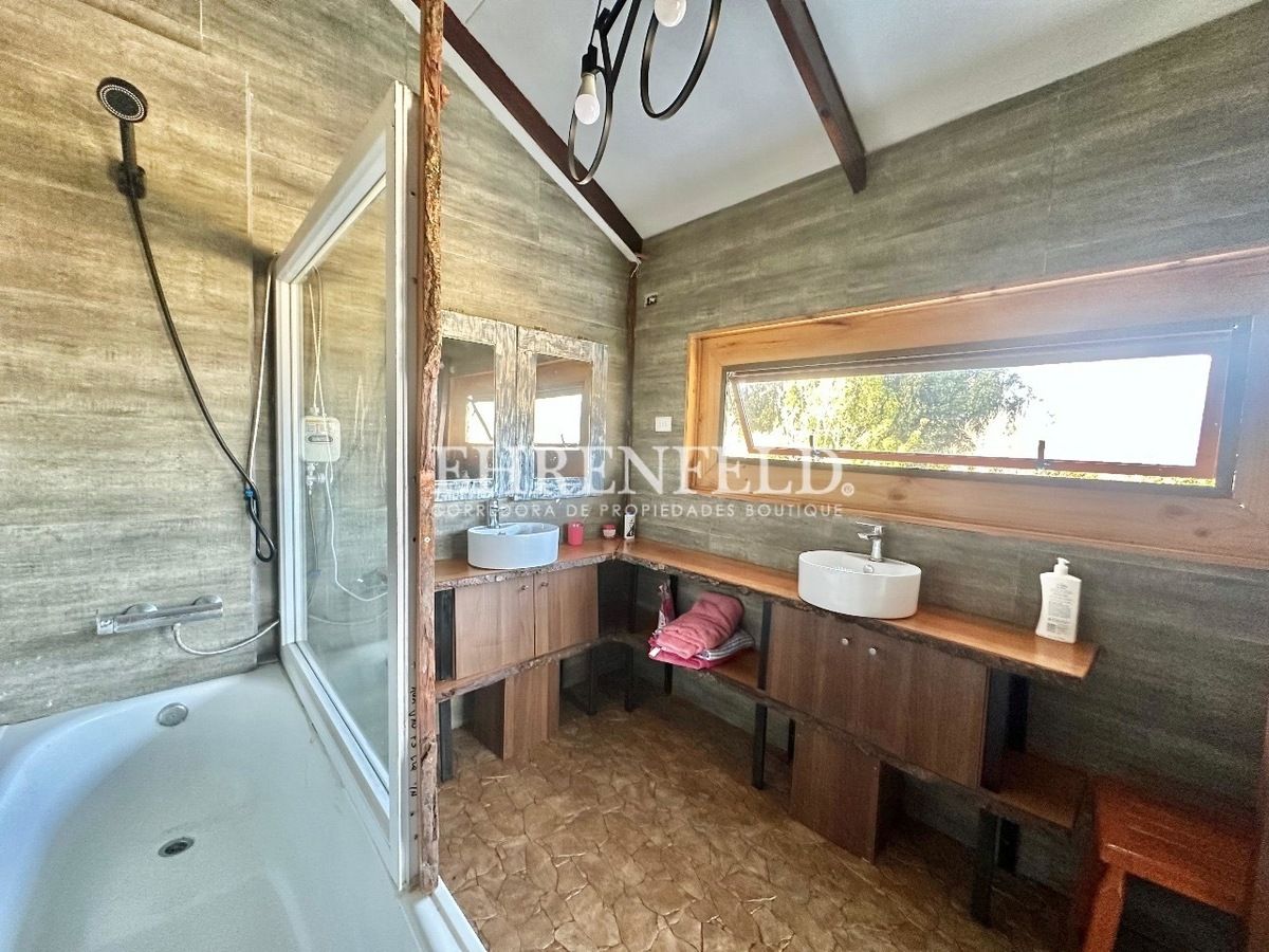 26 de 36: Baño suite.