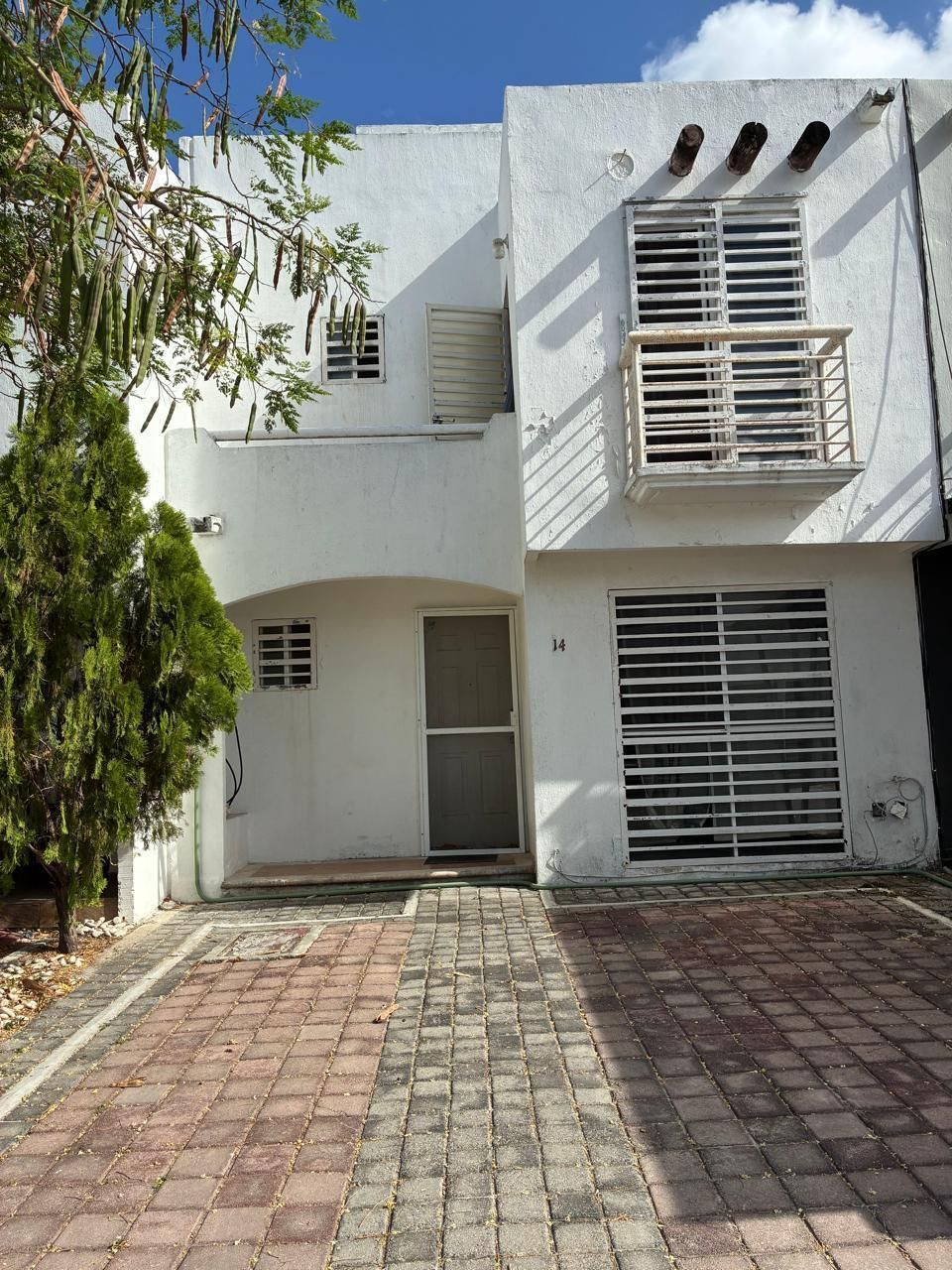 1 of 3: FACHADA