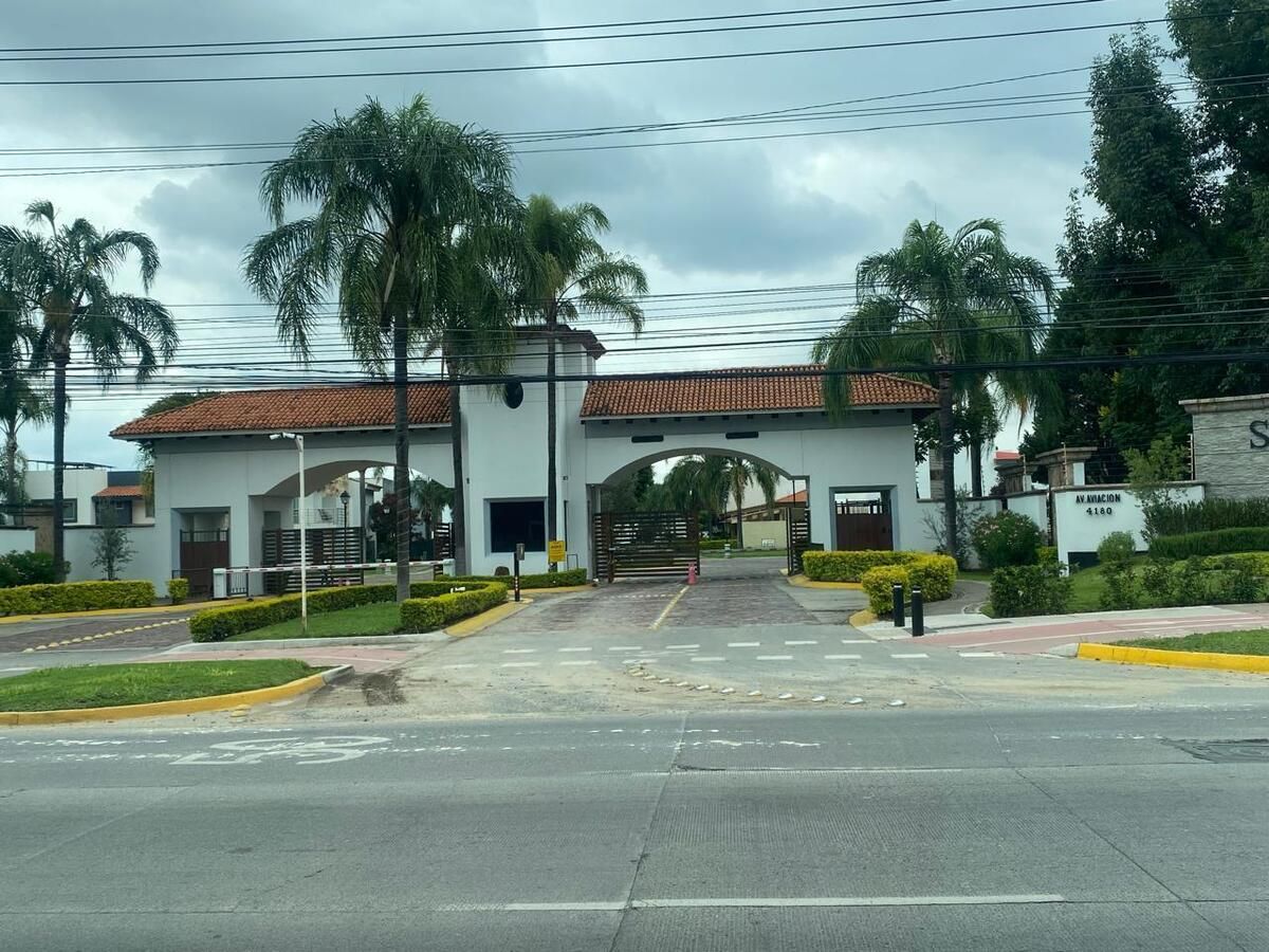 SALE OF LAND IN SANTA CATALINA NEAR TEC DE MONTERREY IN REAL ZONE - foto 1