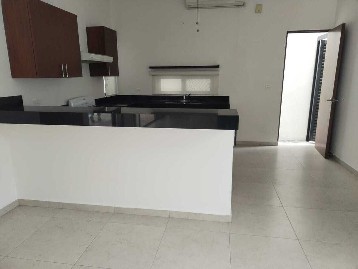 3 of 15: Cocina con barra