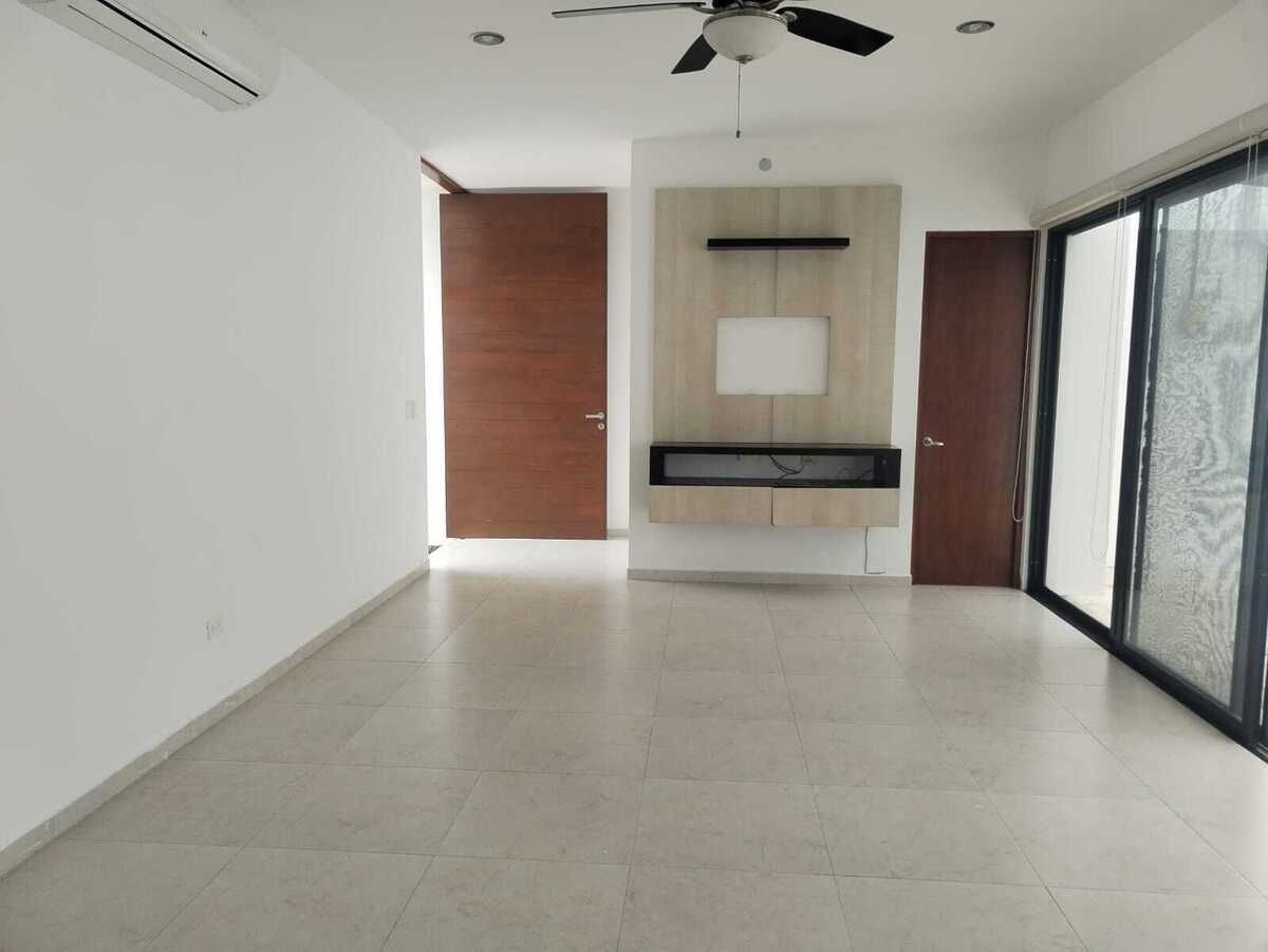 2 of 15: Sala comedor