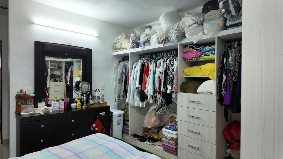 7 de 21: Closet vestidor habitación planta baja