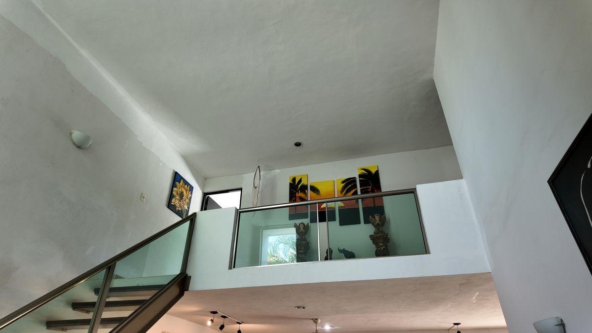 15 de 21: Pasillo en segundo piso