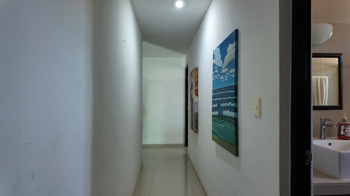 19 de 21: Pasillo en segundo piso