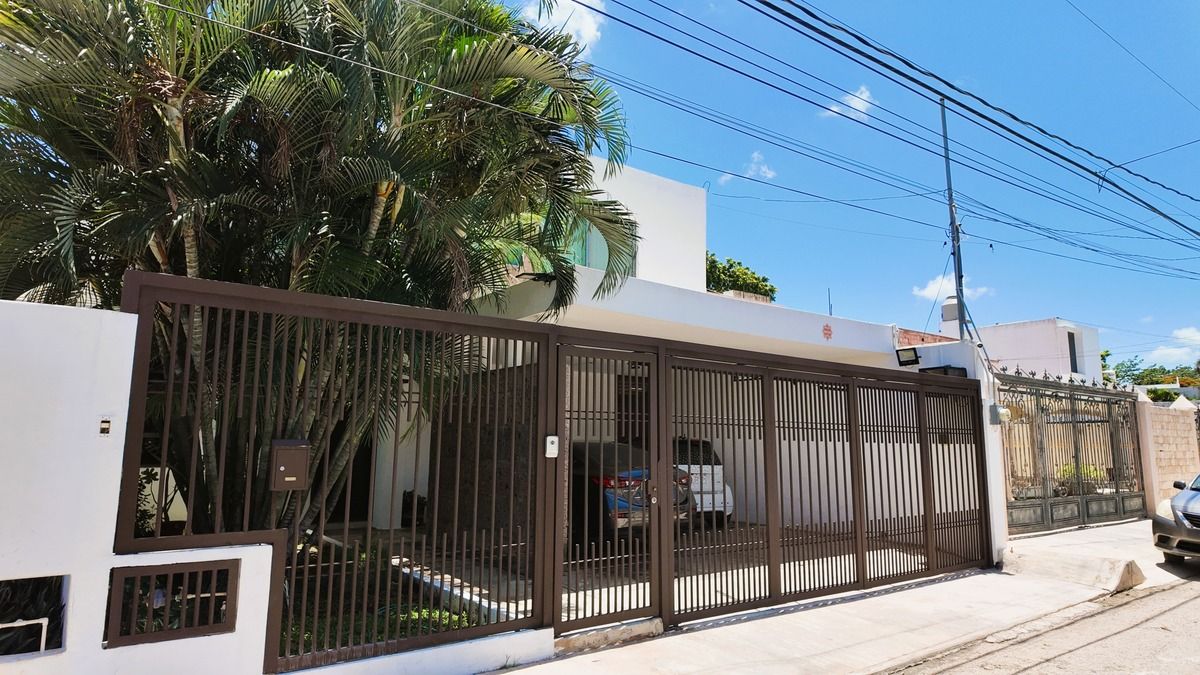 1 de 21: Fachada principal