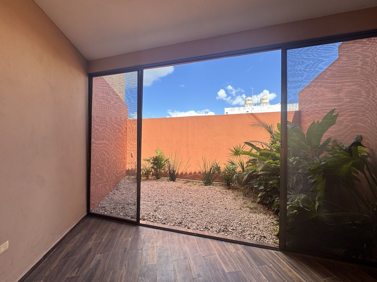 4 of 22: terraza techada