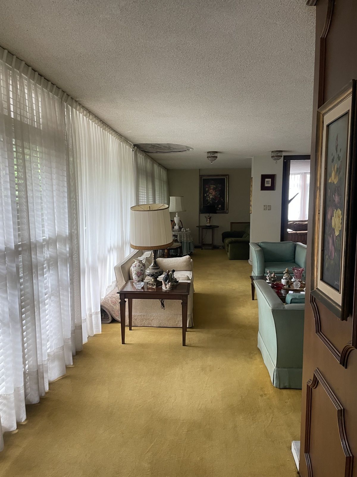 2 of 13: Sala