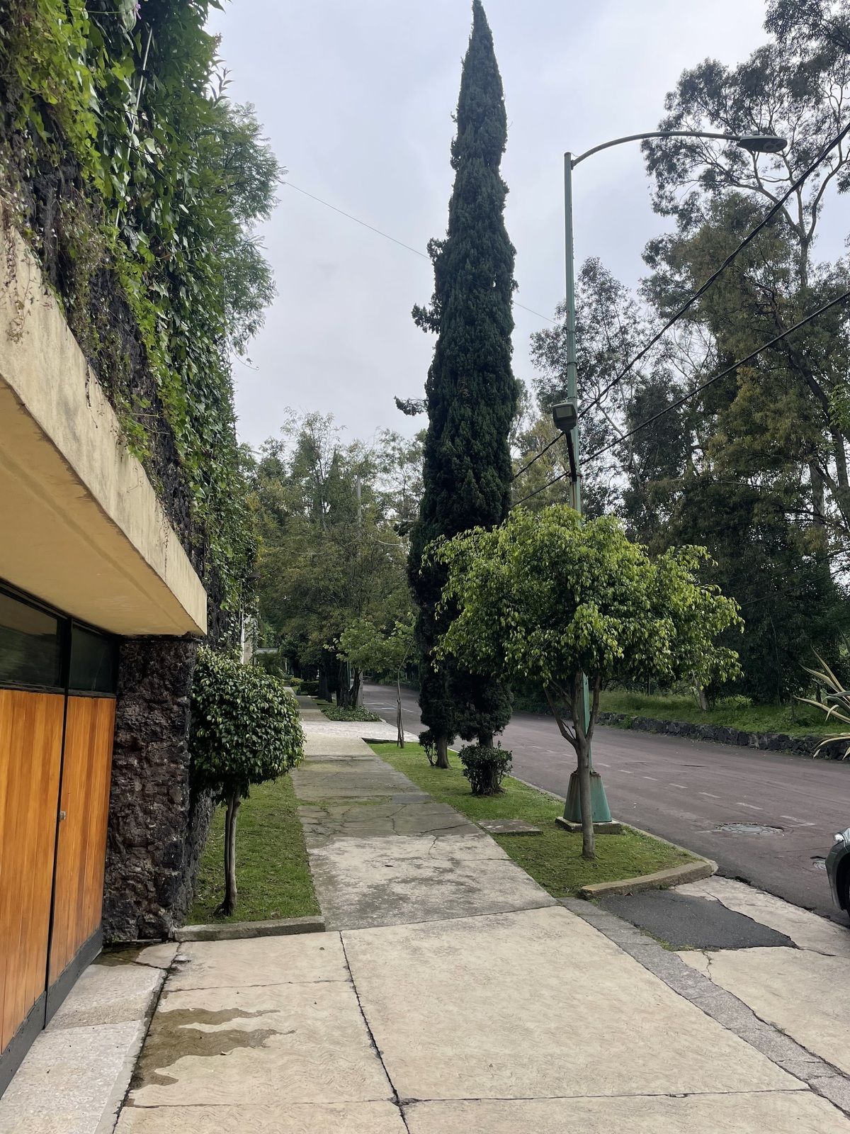 1 of 13: Fachada casa-Terreno