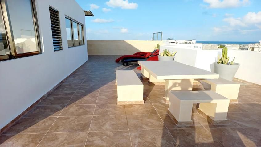4 of 11: una terraza lounge en 5ta lia playa del carmen