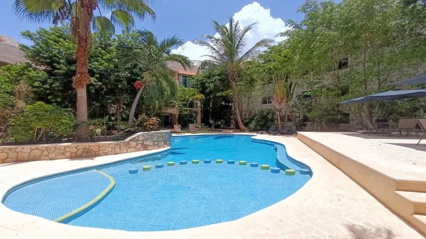 2 de 12: una piscina refrescante en bugambilias playacar