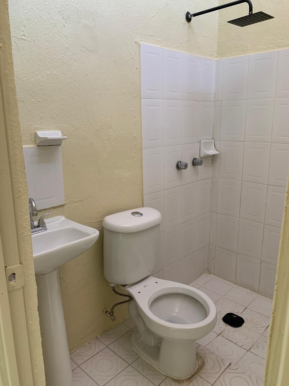 22 de 32: SEGUNDO PISO BAÑO COMPLETO