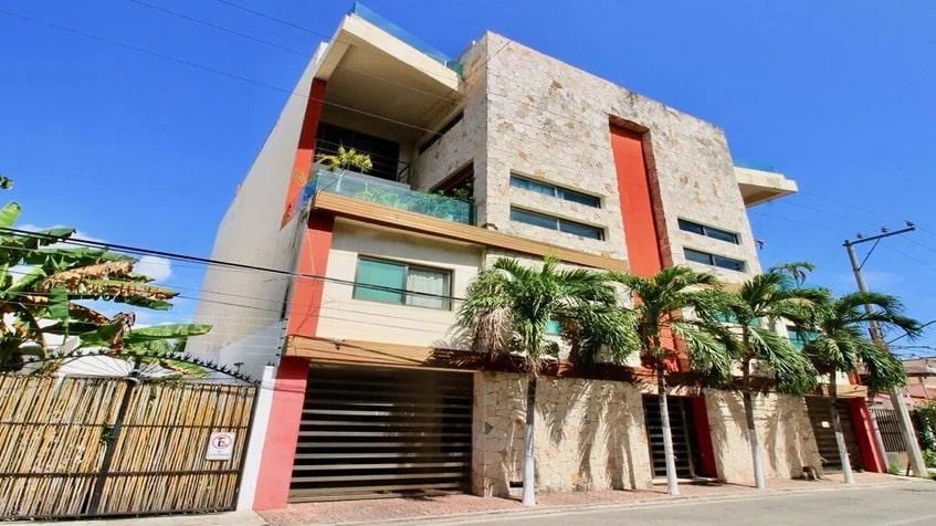 1 de 13: una fachada en praia condos playa del carmen