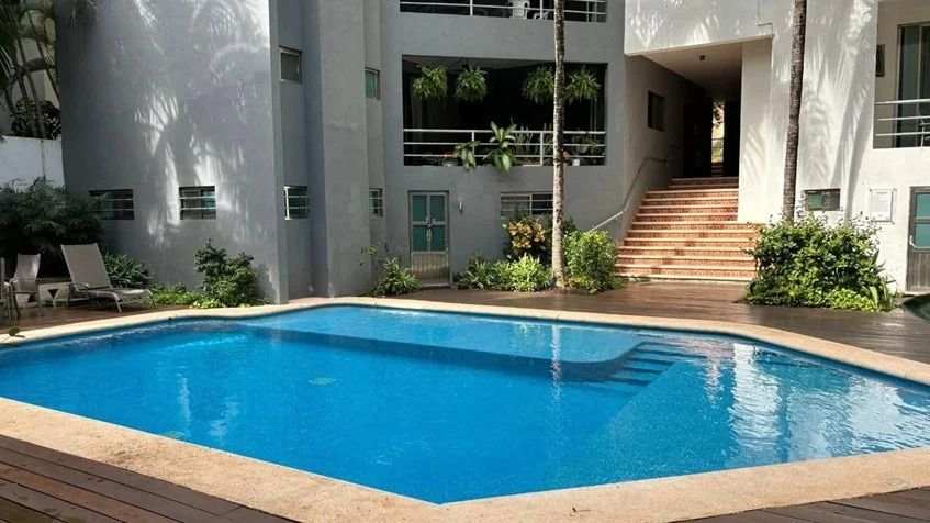2 de 12: una piscina refrescante en condo capri playa del carmen